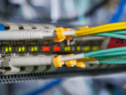Ino nkwiindana kuli akati ka multimode fiber alimwi aciindi comwe-mode fiber.